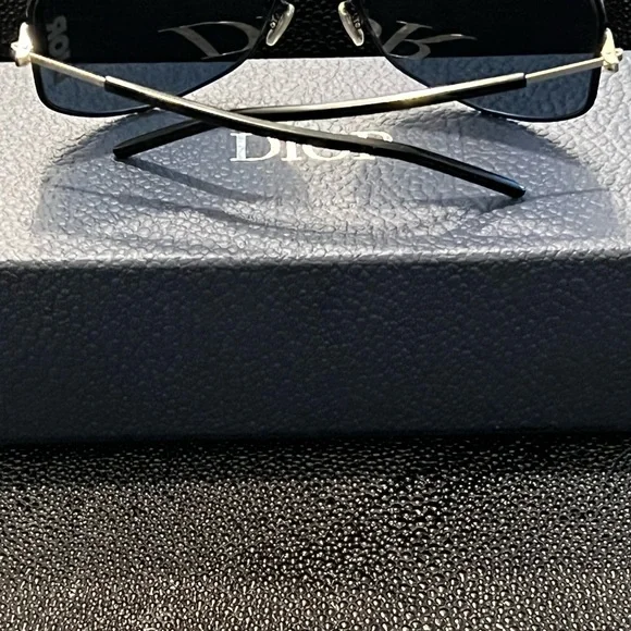 DIOR Ultra Logo Embossed UV Aviator Sunglasses | Unisex - Picture 6 of 6